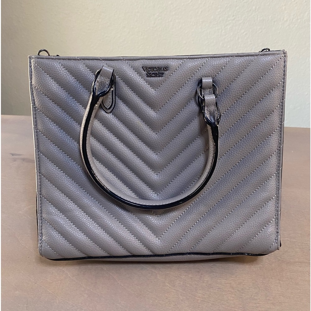 Victorias Secret‎ pebbled V quilted handbag, satchel, purse expandable, gray